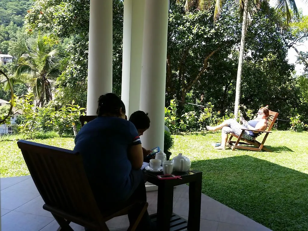 Notting Hill Country House Tennekumbura Bed & Breakfast